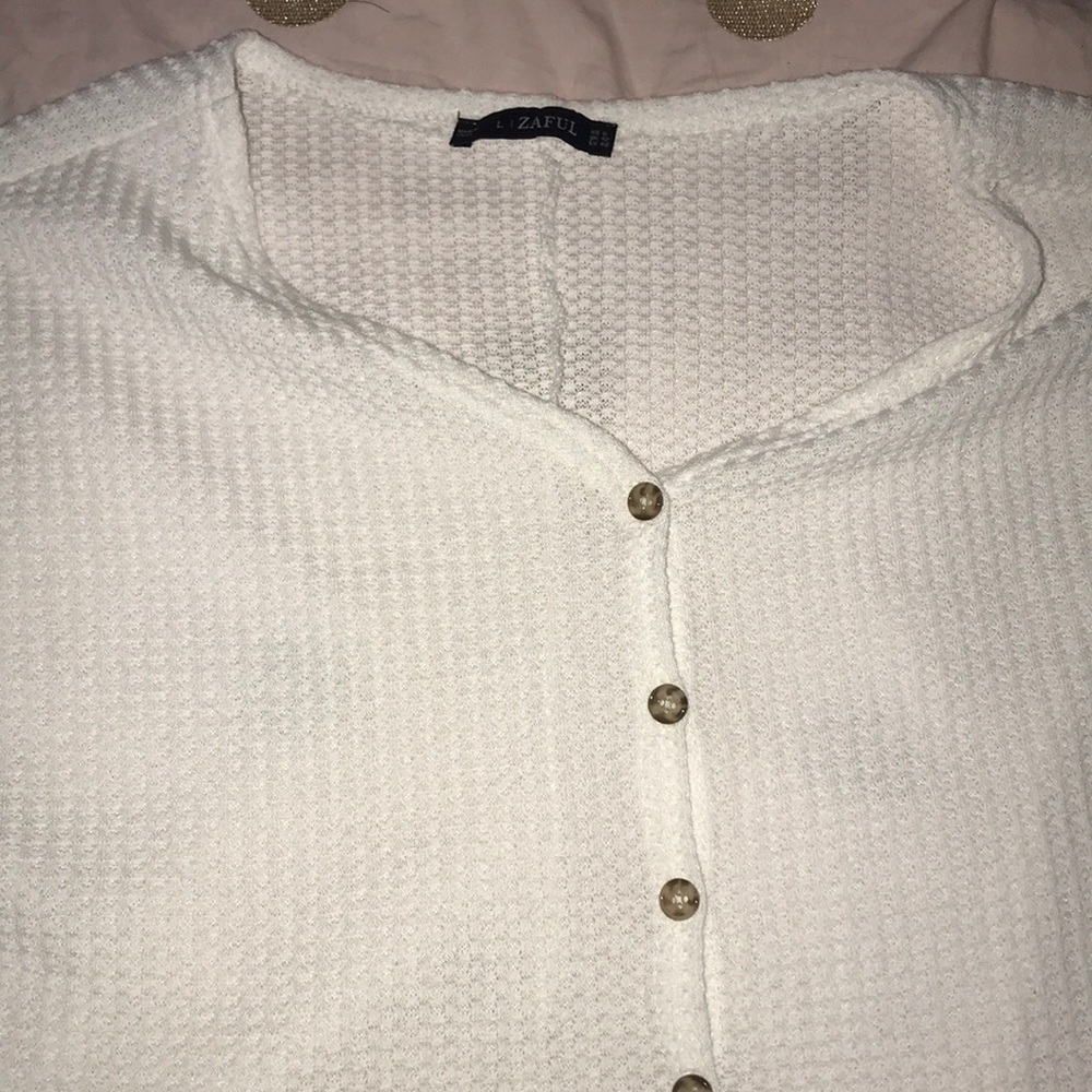 WHITE SWEATER